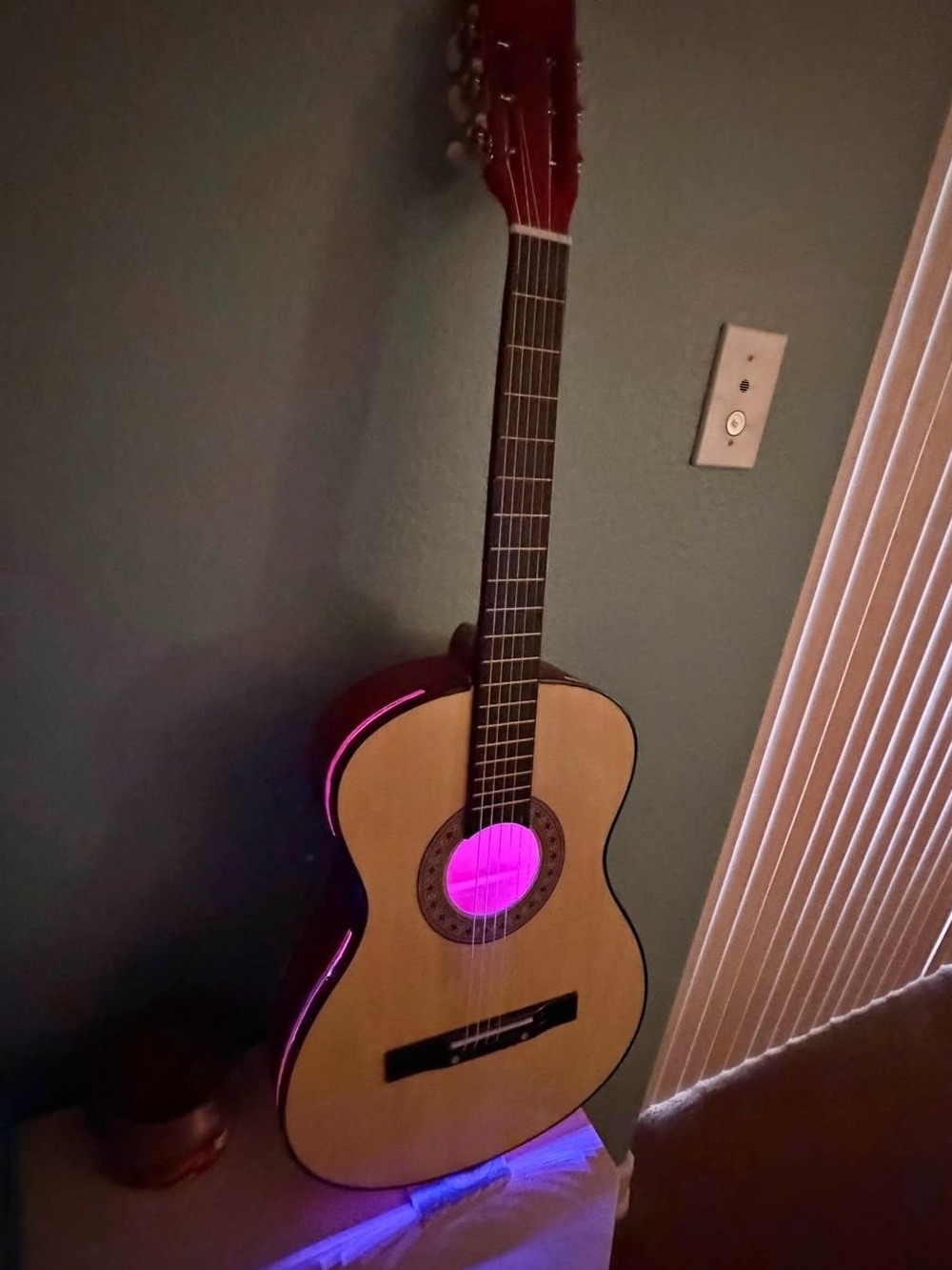 Decorative LED Acoustic Guitar Light – 38"